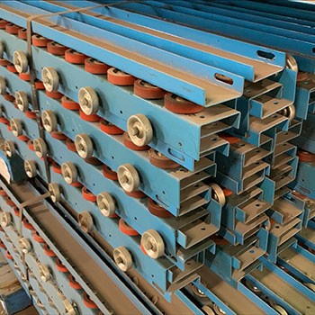 120"L x 4 1/4"W x 4 1/2"H Used Pallet Flow Rail