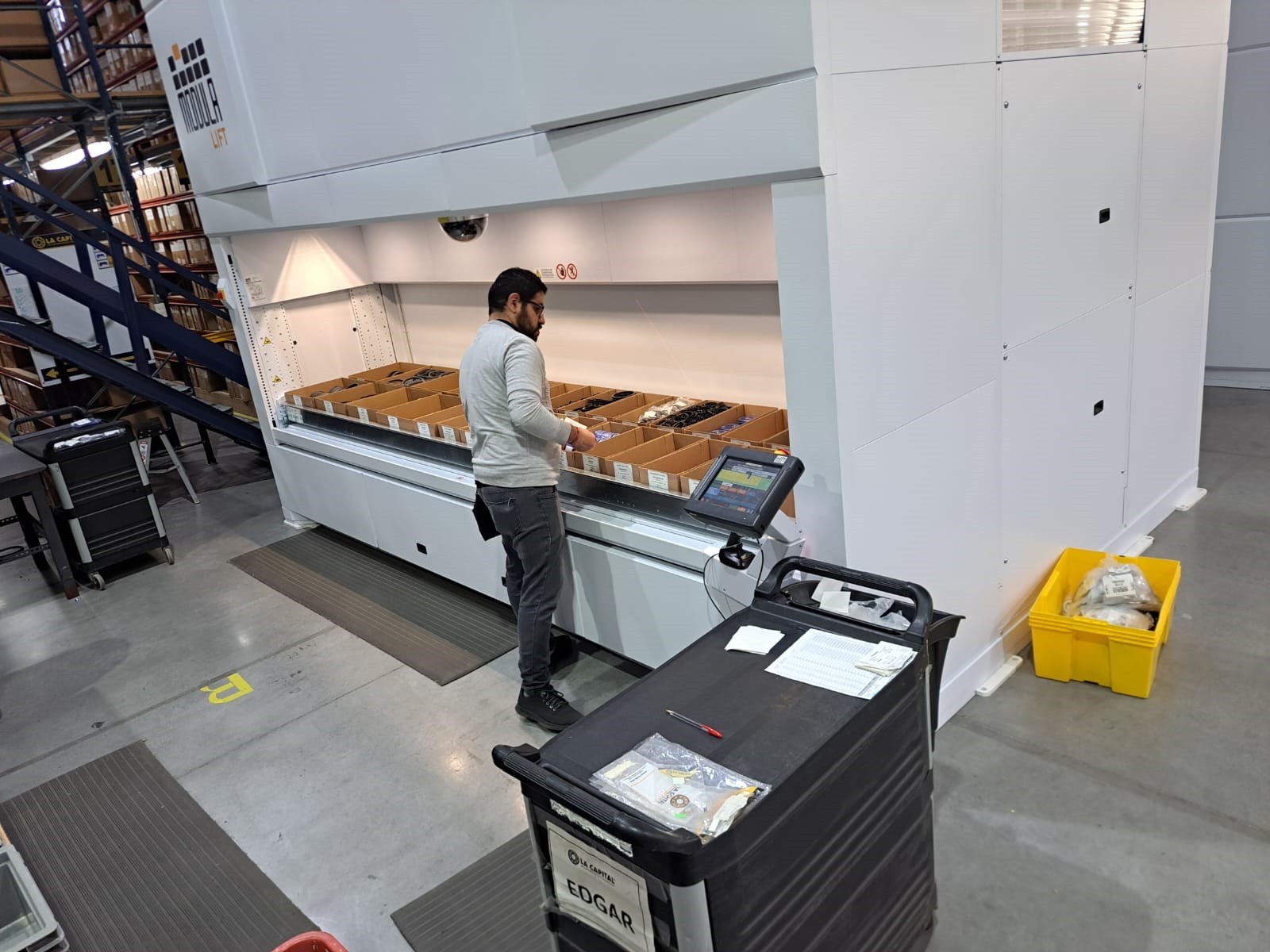 Automated storage solution vertical lift module