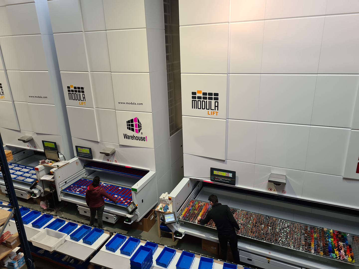 Operator picks from a Modula vertical lift module